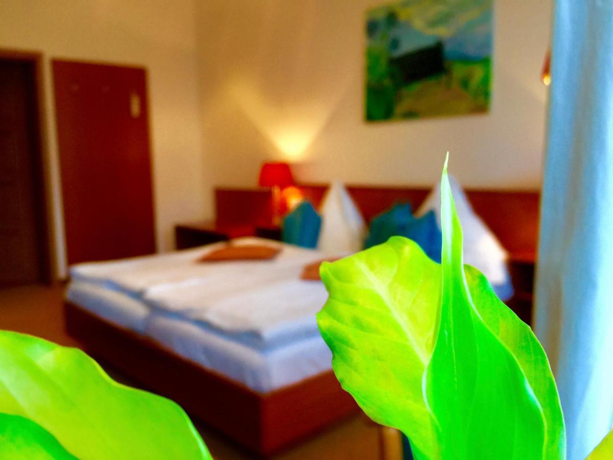 Zu Den Linden - Radebeul Pension Mit Restaurant Ngoại thất bức ảnh